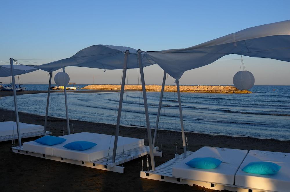 Sandy Beach Hotel & Spa — 6