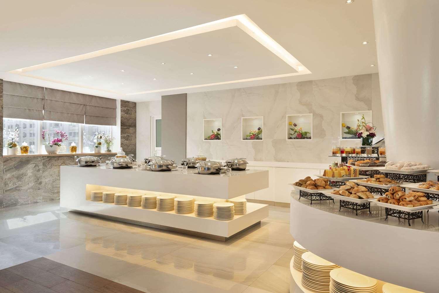 Ramada by Wyndham Abu Dhabi Corniche — 4