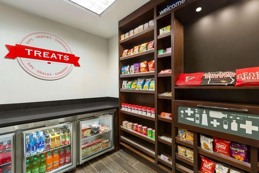 Hampton Inn & Suites Atlanta Airport West/Camp Creek Pkwy — 7