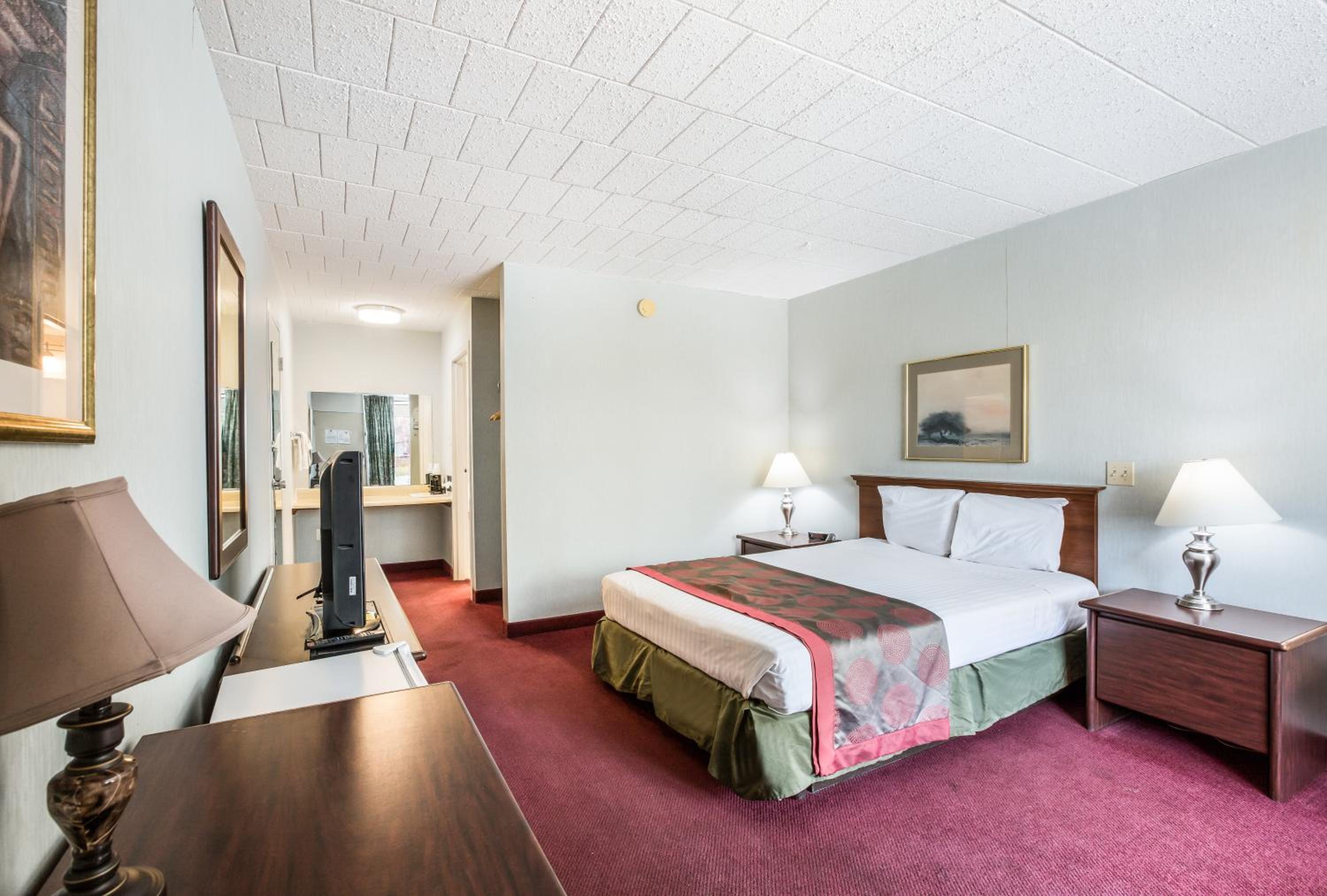 Red Carpet Inn and Suites Hazleton — 8