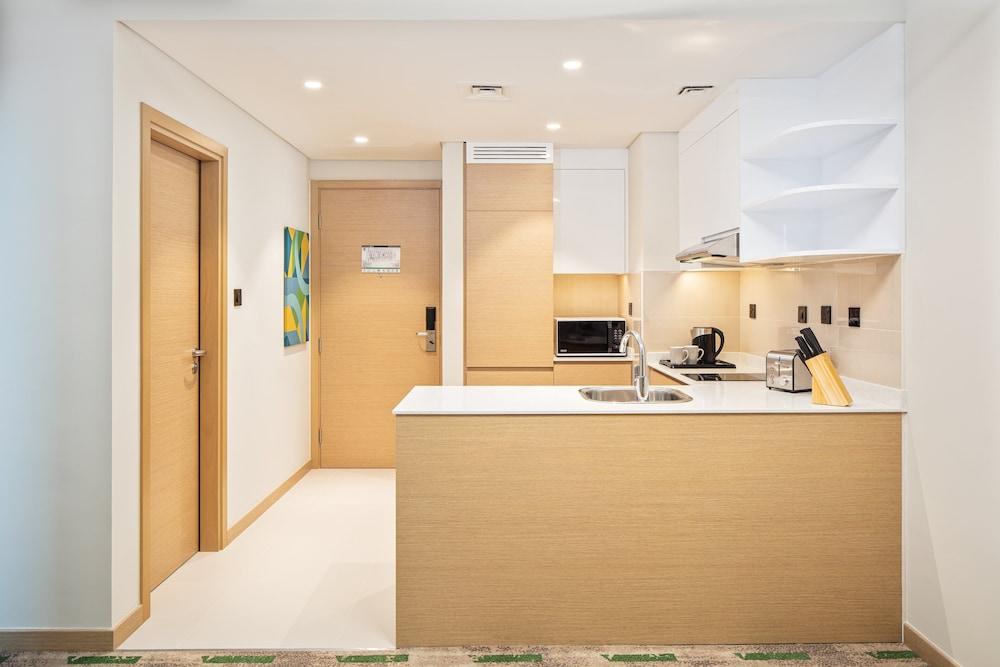 Holiday Inn & Suites Dubai Science Park — 5