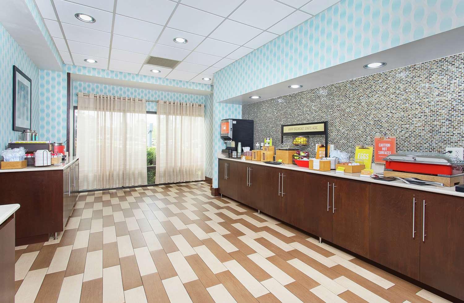 Hampton Inn Cullman — 8