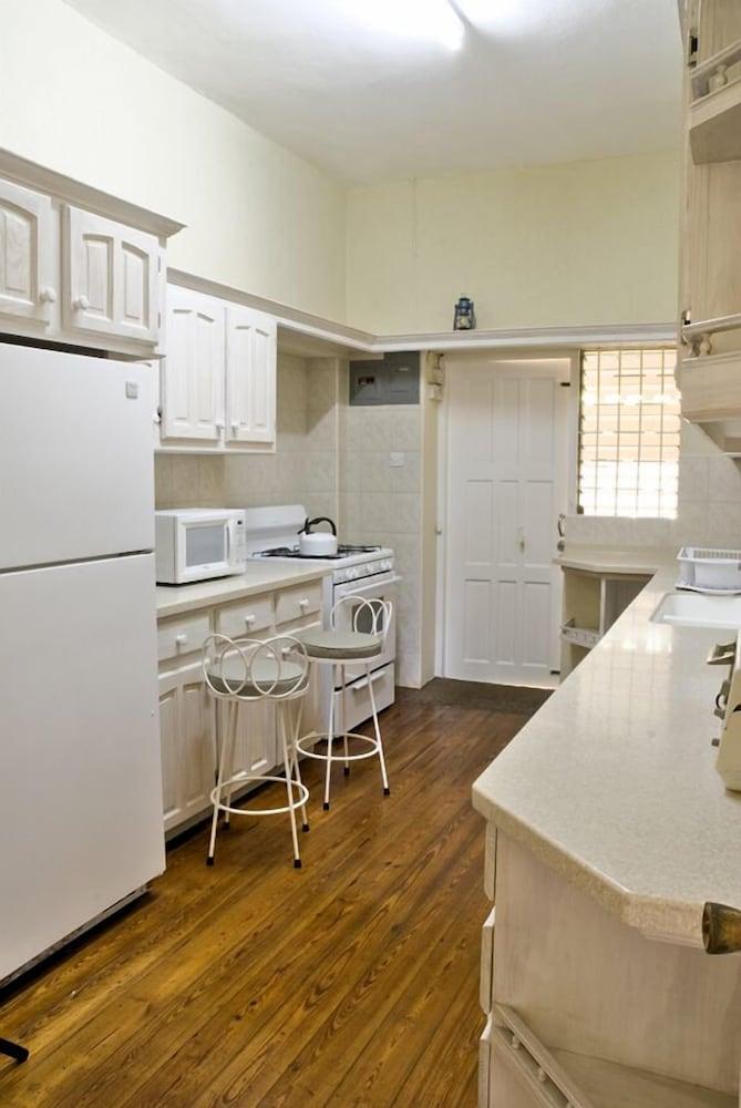 Beverley Apartments 1228728 — 3