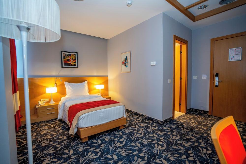HOTEL COLOSSEO — 9