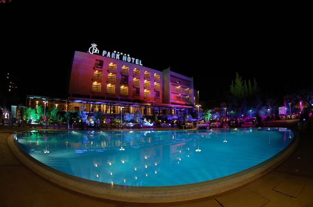 CHTAURA PARK HOTEL 16904 — 1