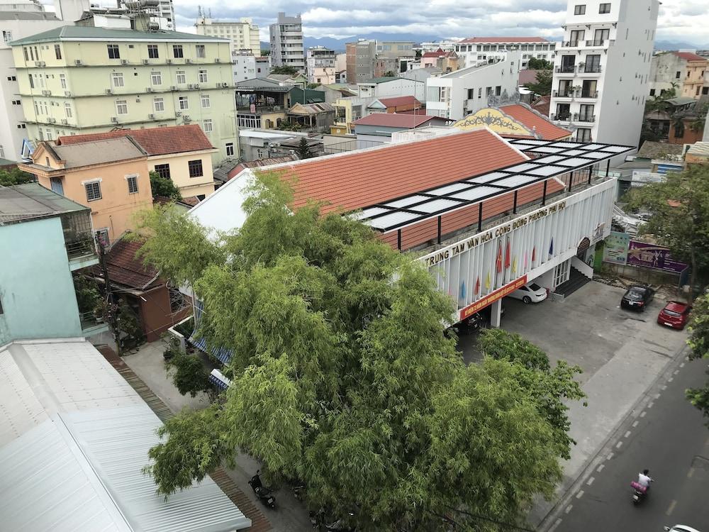 Canary Hotel — 3