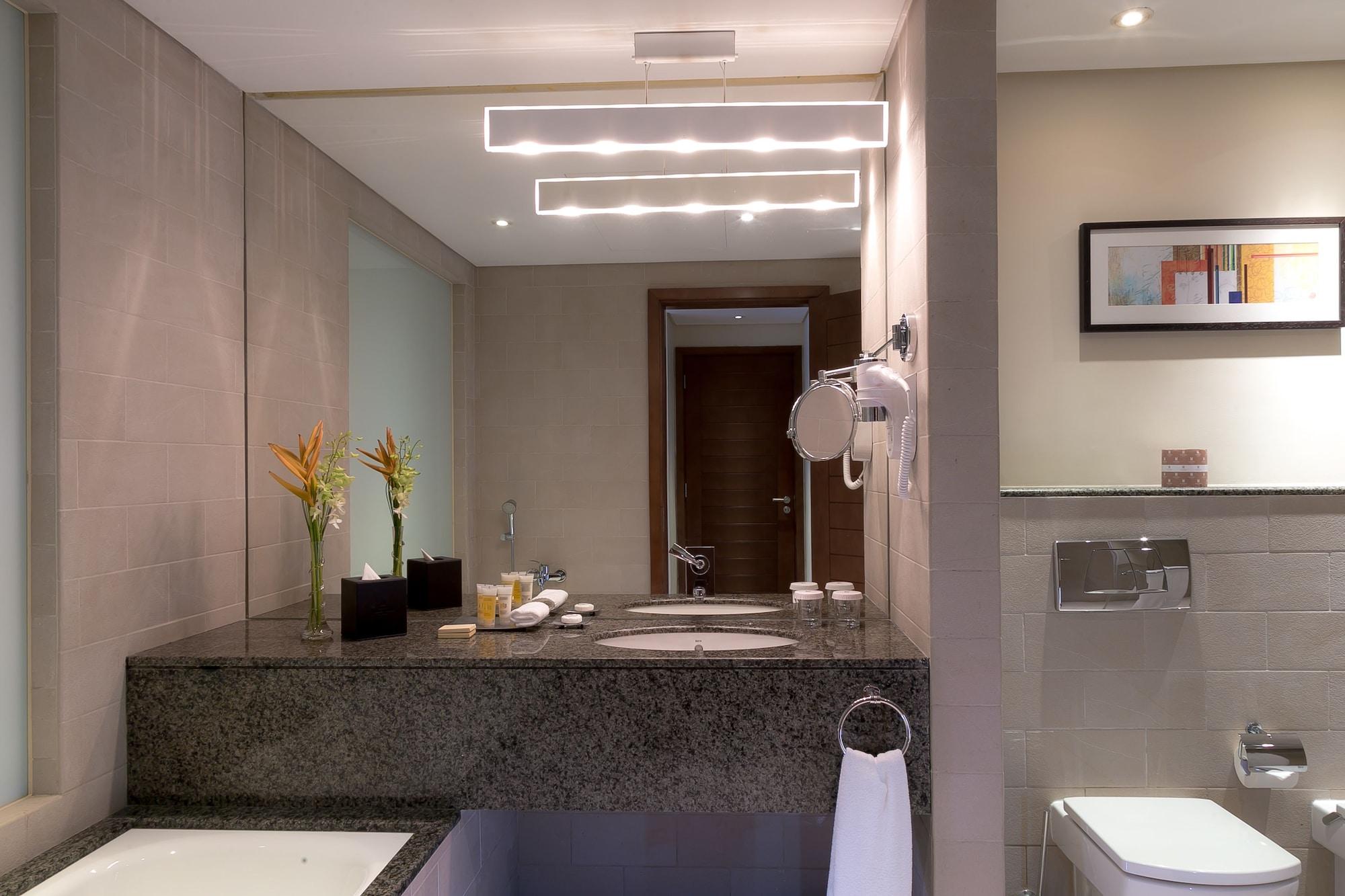 Grand Millennium Al Wahda Hotel — 10