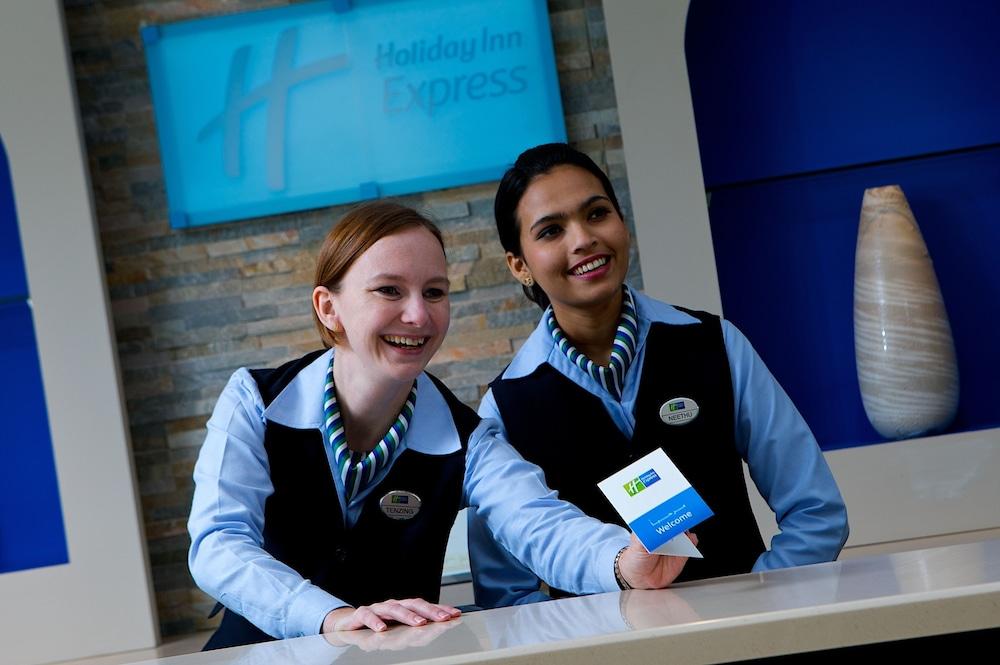 Holiday Inn Express Dubai Airport — 9