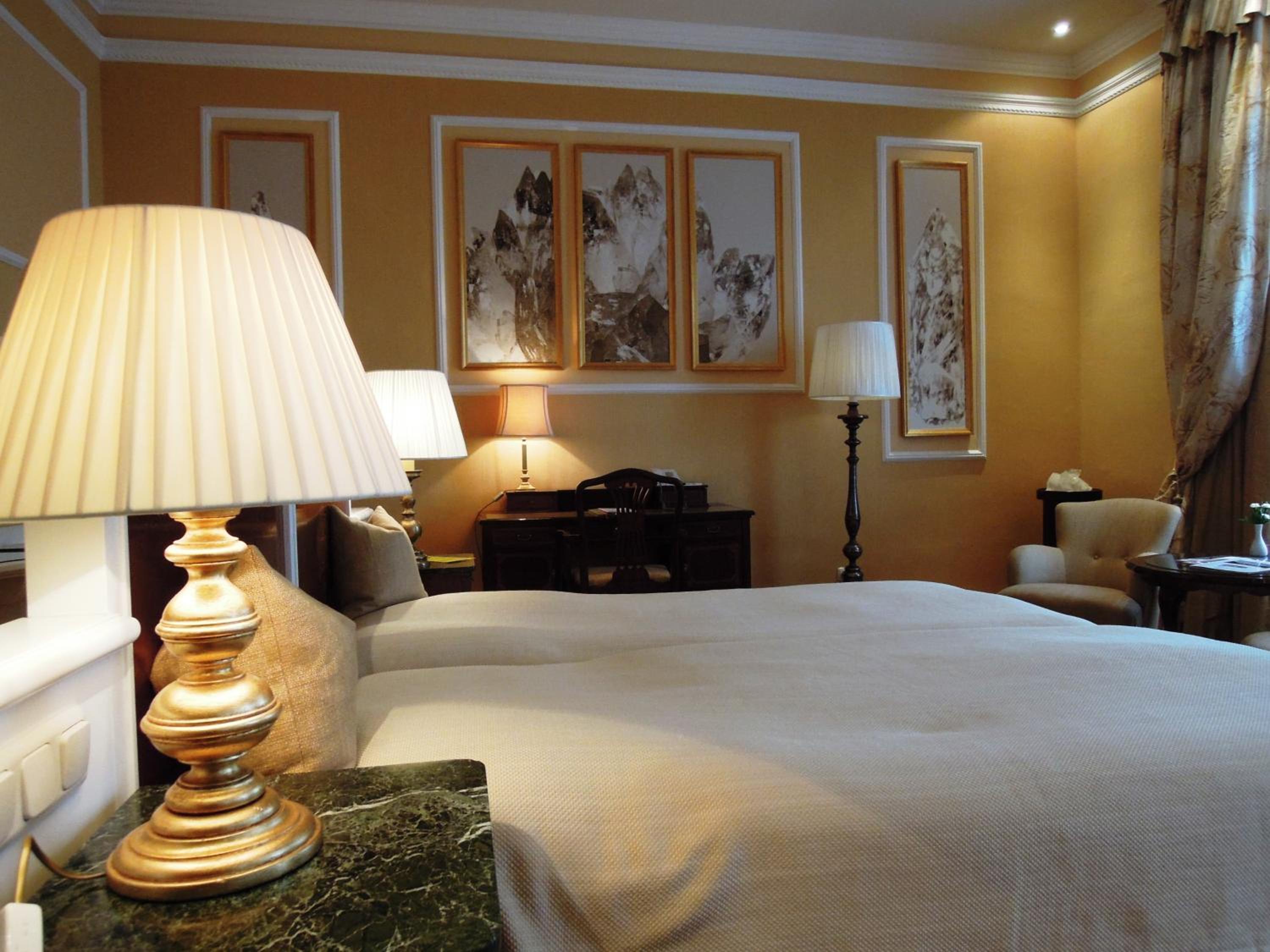 HOTEL BRISTOL — 3