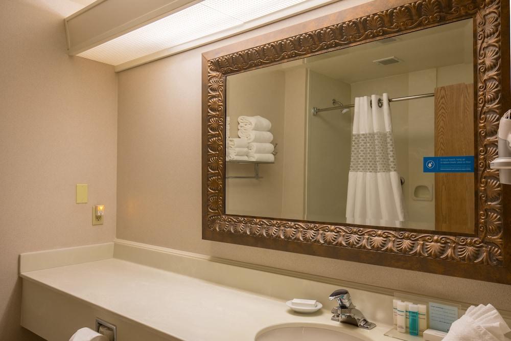 Hampton Inn Eugene — 10