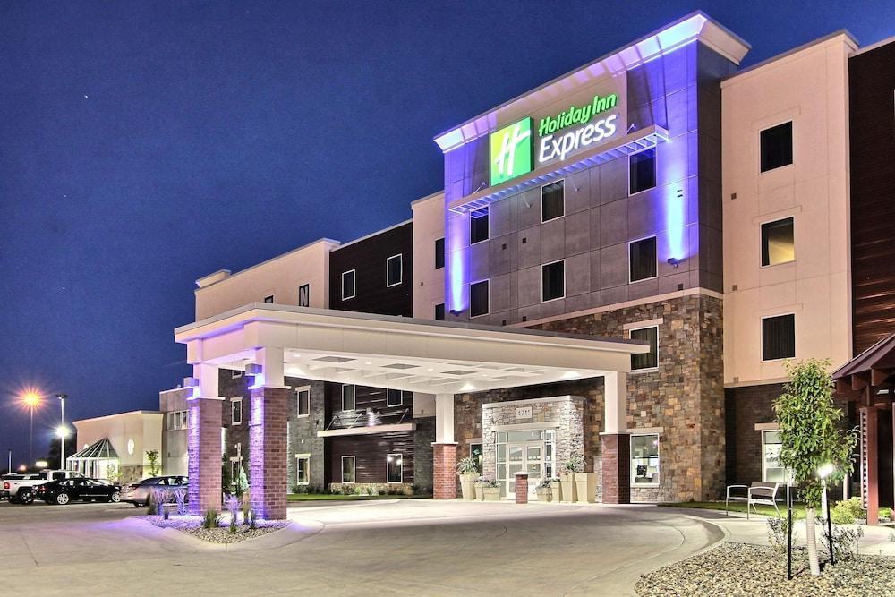 Holiday Inn Express Fargo SW - I-94 Medical Center — 2