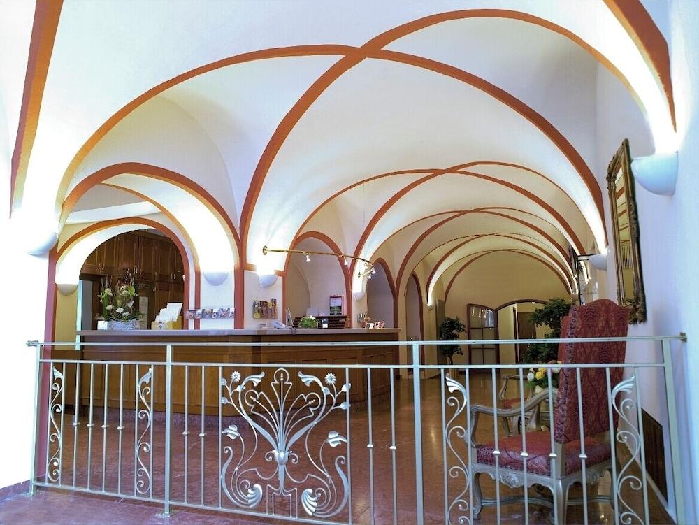 Am Mirabellplatz Hotel — 10