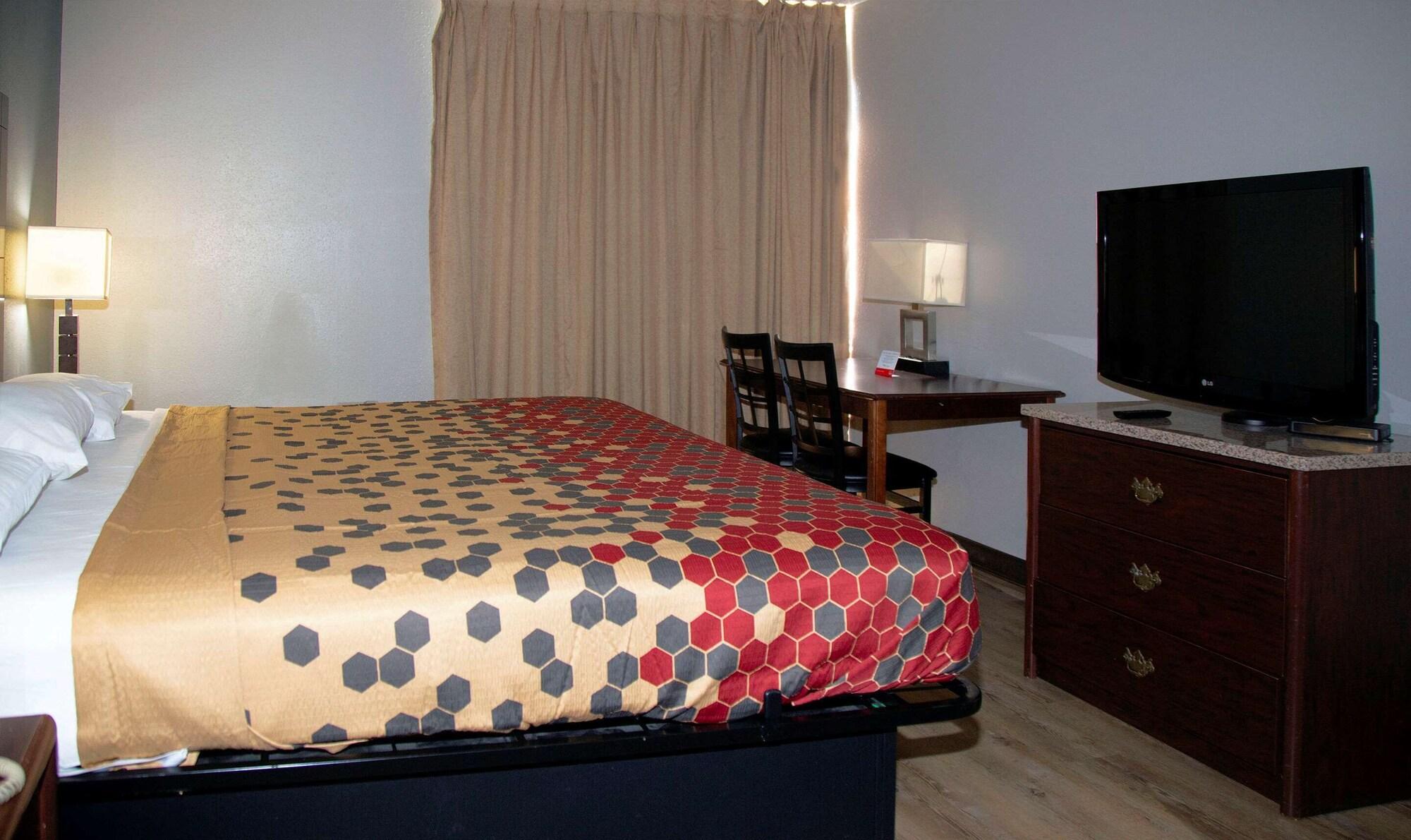 Econo Lodge Ardmore, OK — 9