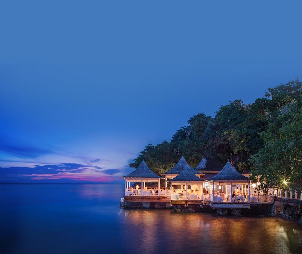 Couples Tower Isle - Adults Only — 3