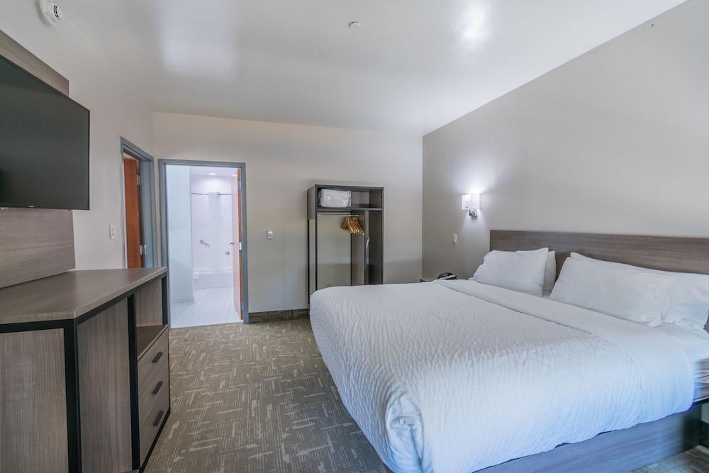 Clarion Pointe Galveston Seawall — 10