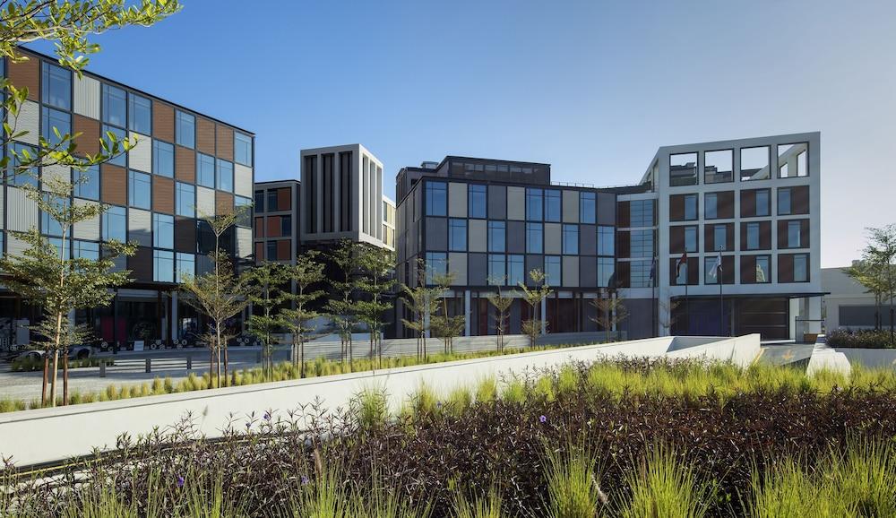 Hampton by Hilton Dubai Al Seef — 2