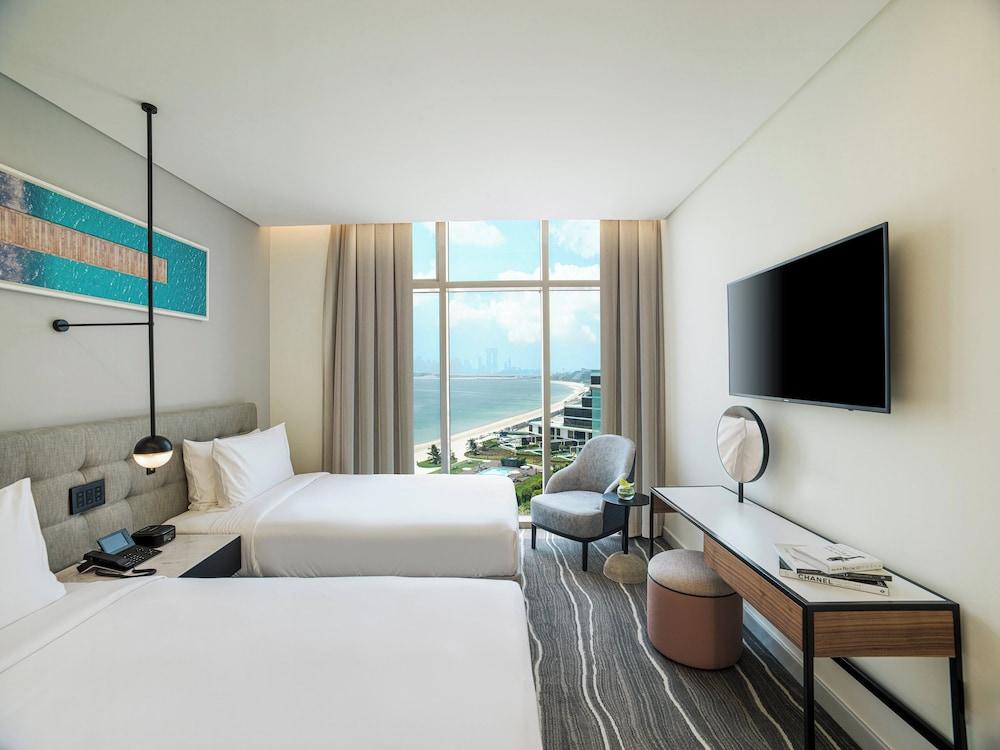 Th8 Palm Dubai Beach Resort, Vignette Collection — 9