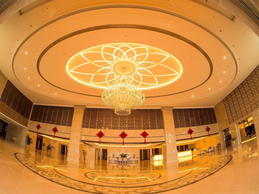 Don Chan Palace Hotel & Convention — 5