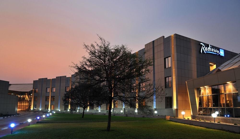 RADISSON BLU HOTEL, LUSAKA — 5