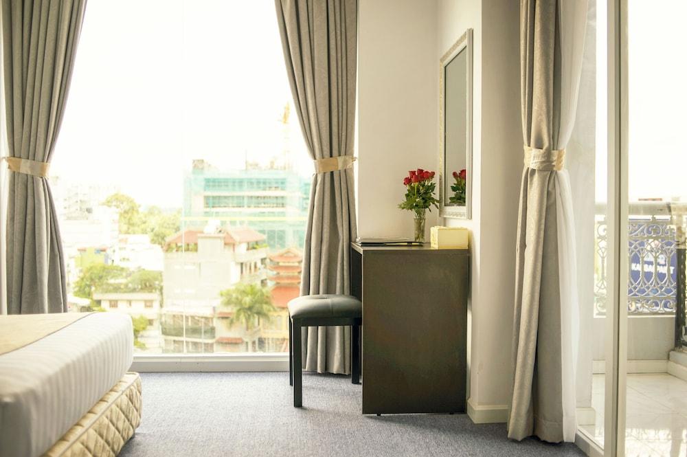 Golden Crown Hotel — 2