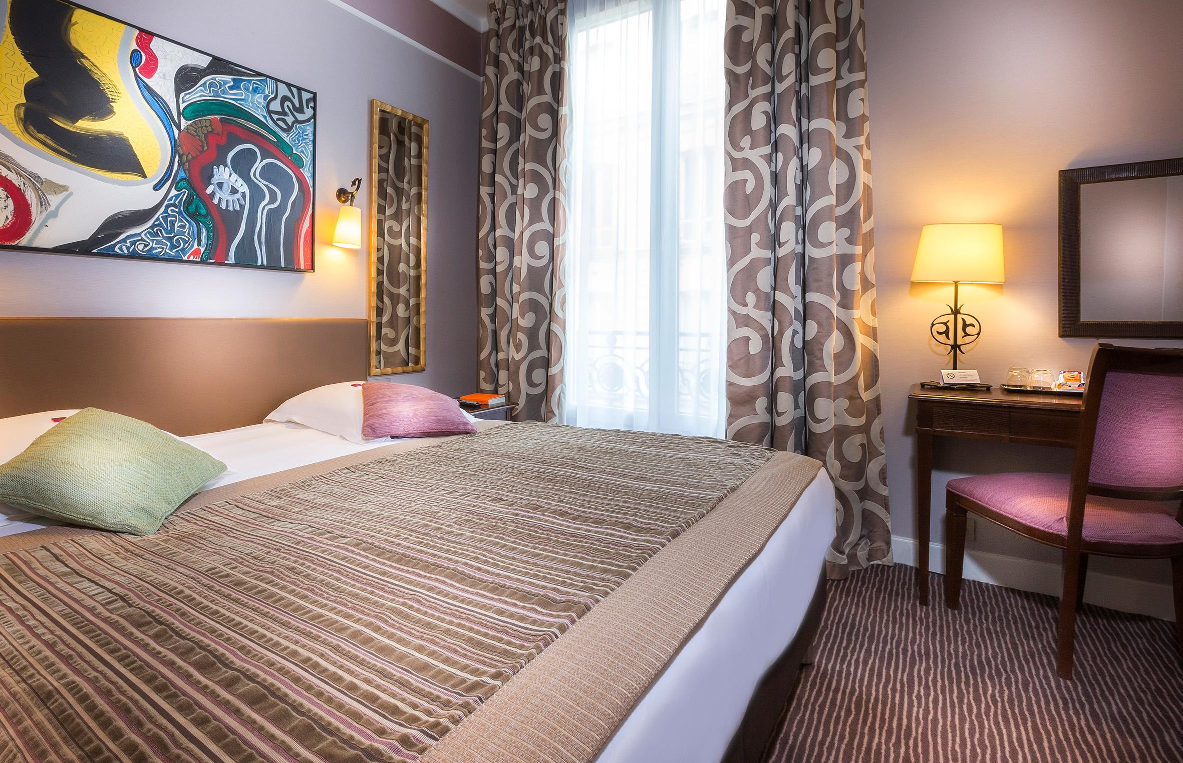 Hotel Du Bois Champs-Elysees 7144 — 9