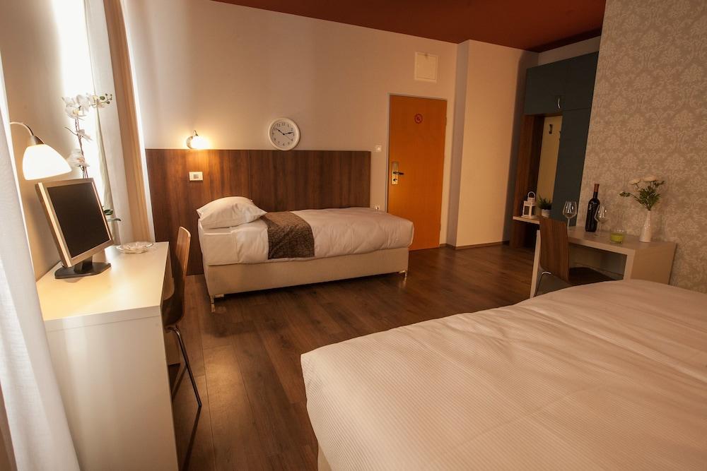 Hotel Center 1105298 — 6