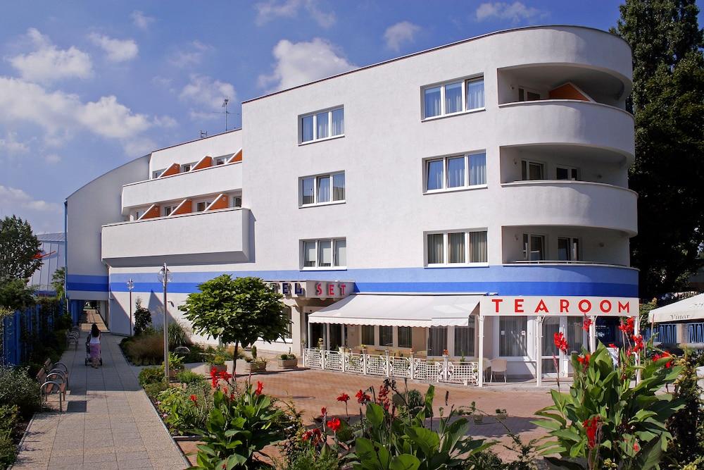 Hotel SET Bratislava 1083818 — 2