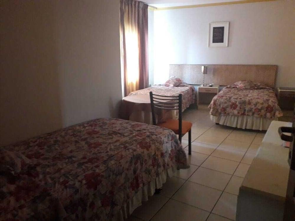 HOTEL LAS AMERICAS 1020978 — 6