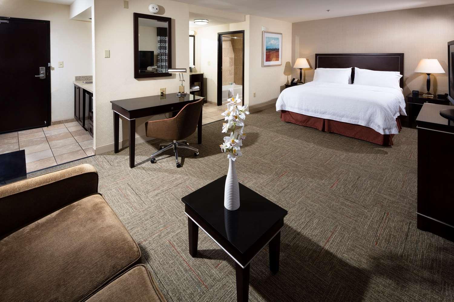 Hampton Inn & Suites Las Vegas South — 10