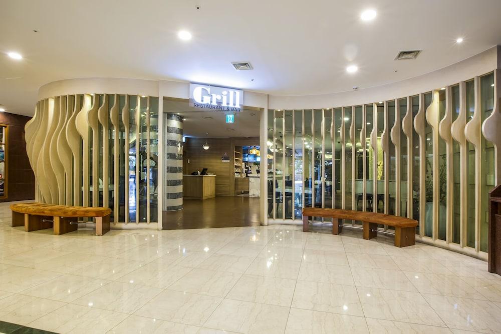 Hamilton Hotel — 4