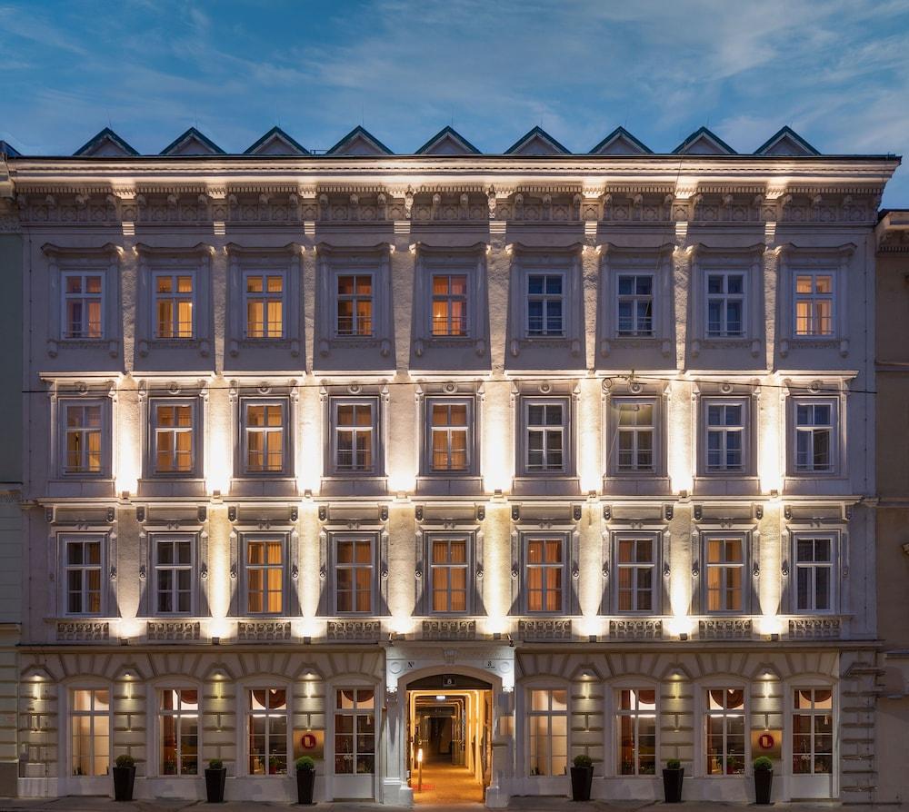 The Levante Rathaus Apartments.