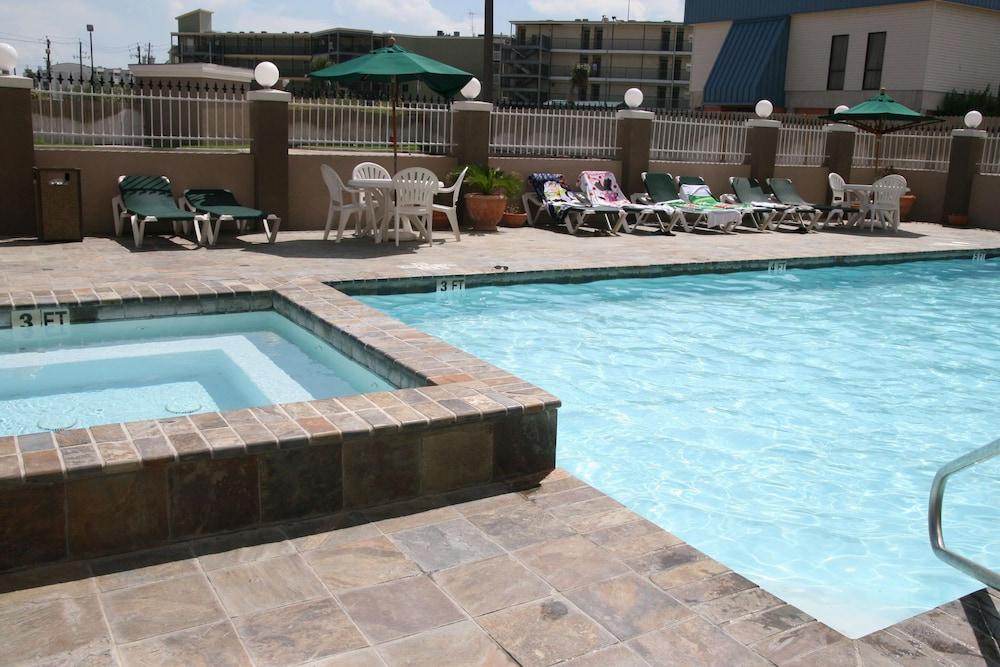 Hampton Inn Suites Galveston — 6