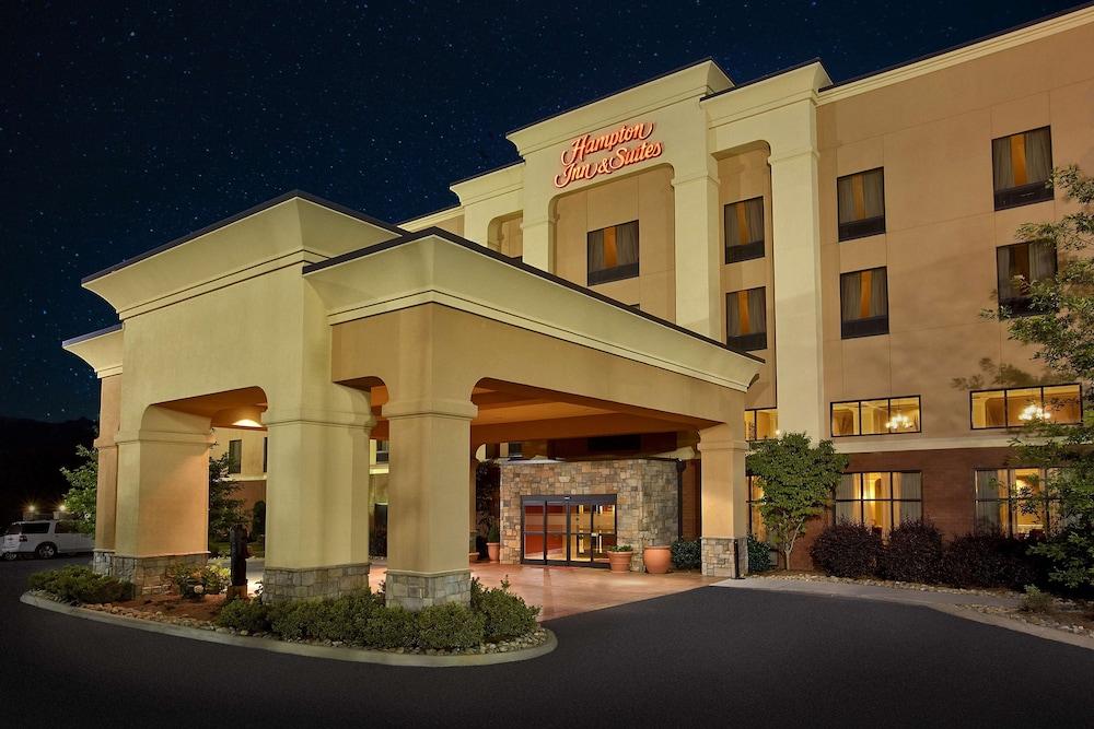 Hampton Inn and Suites Sevierville at Stadium Drive — 3