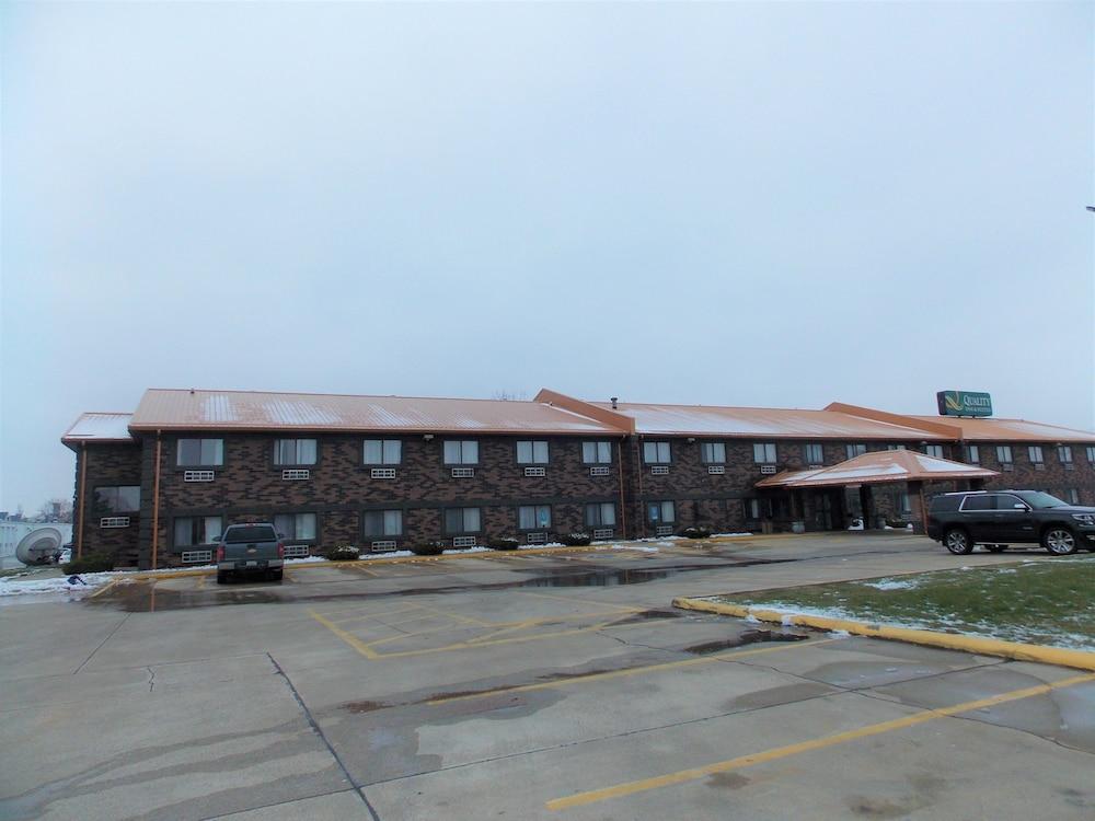 Quality Inn & Suites Champaign North - Urbana — 7