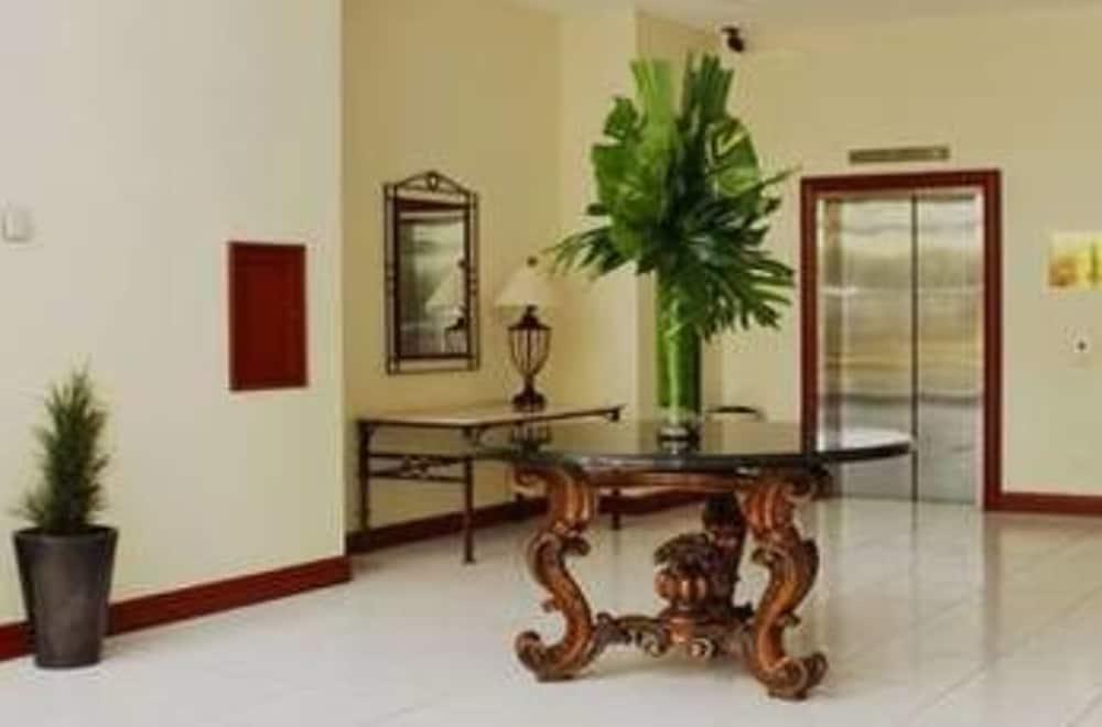 HOTEL PLAZA SUITES — 6