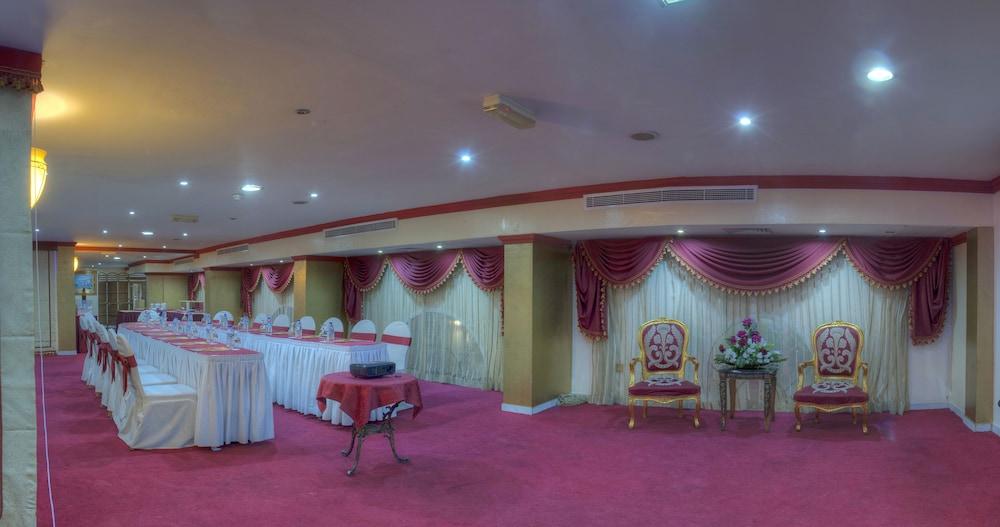 AL MAHA REGENCY HOTEL SUITES — 10
