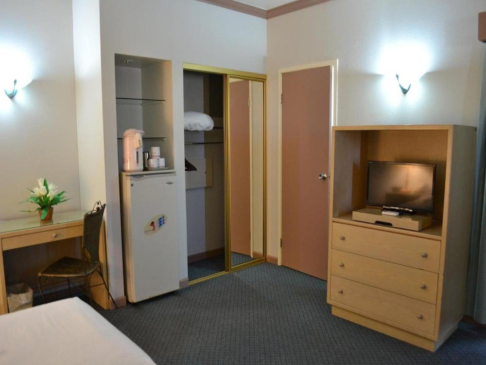 West Plaza Hotel Desekel — 8