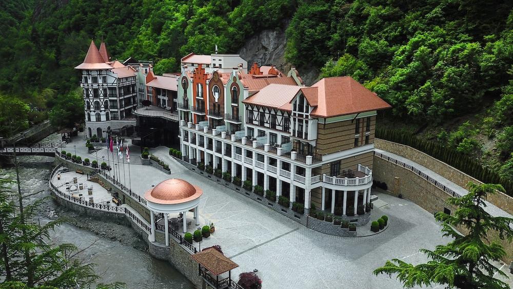 CROWNE PLAZA BORJOMI — 2