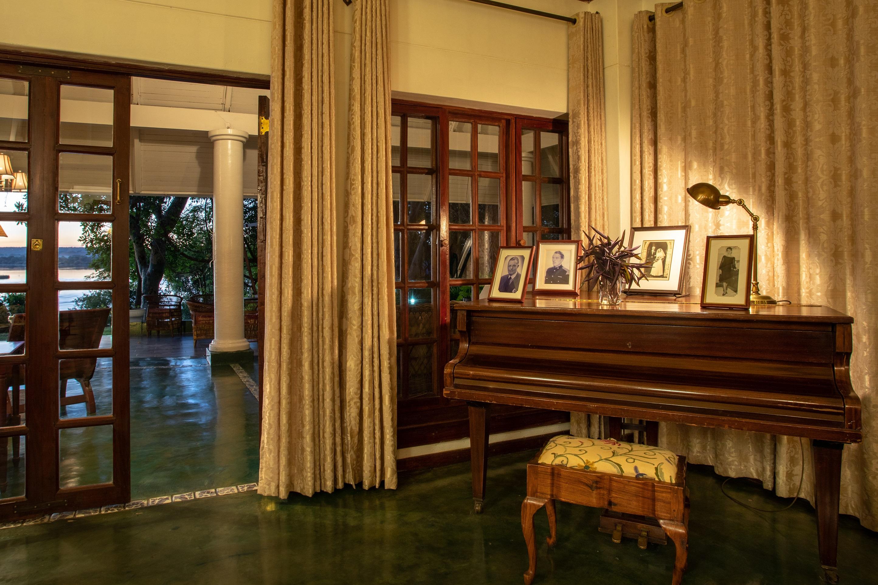 RIVER CLUB(T) — 10