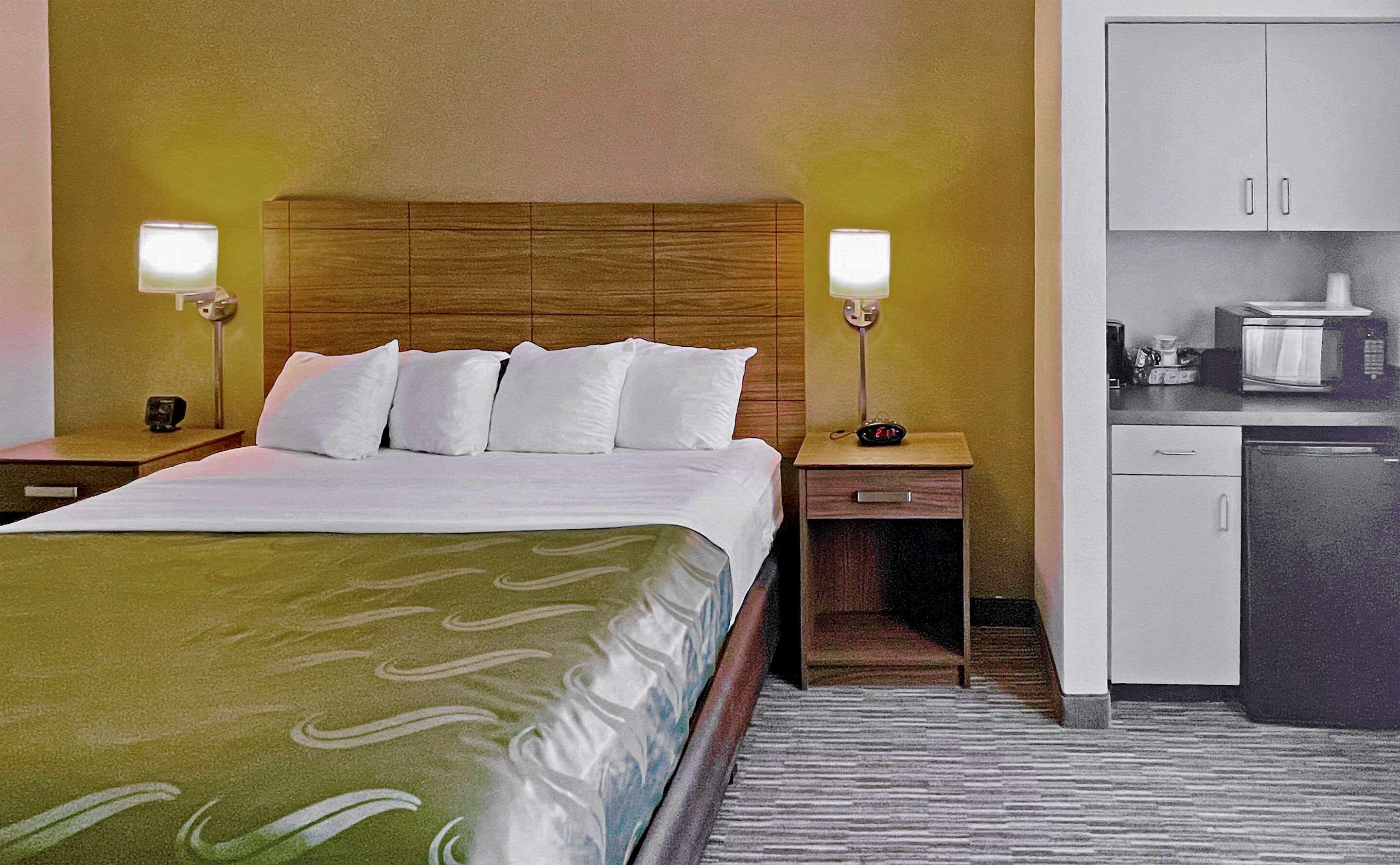 Quality Suites University — 8