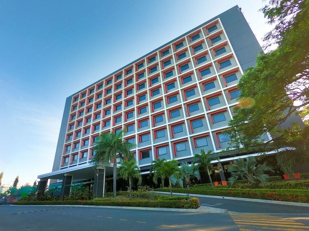 Holiday Inn Express Port Moresby — 8