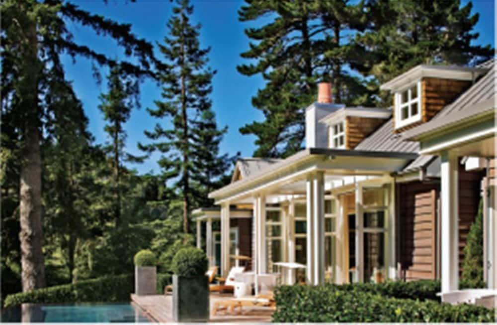 HUKA LODGE 89062 — 2