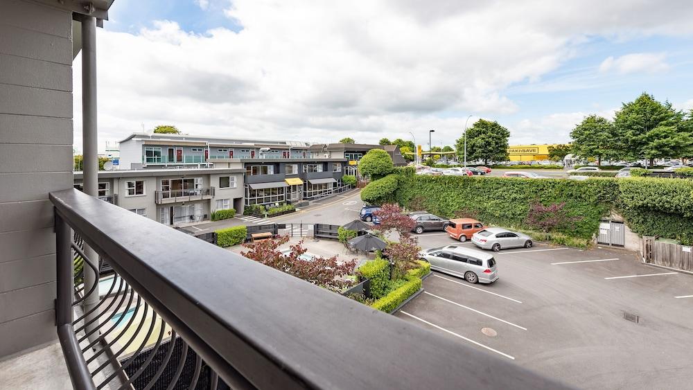 Heartland Ambassador Hotel Hamilton — 9