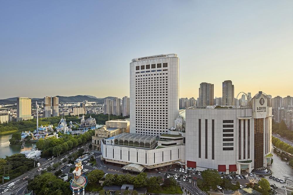 Lotte Hotel World — 9