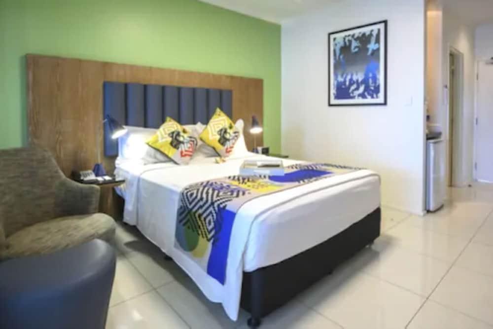 Heritage Park Hotel — 6