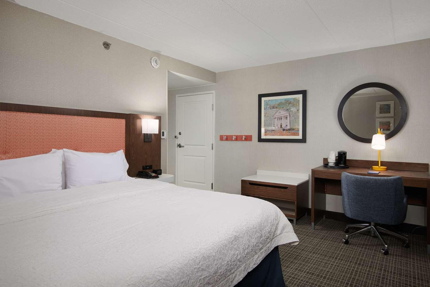 Hampton Inn Fairfax City — 8
