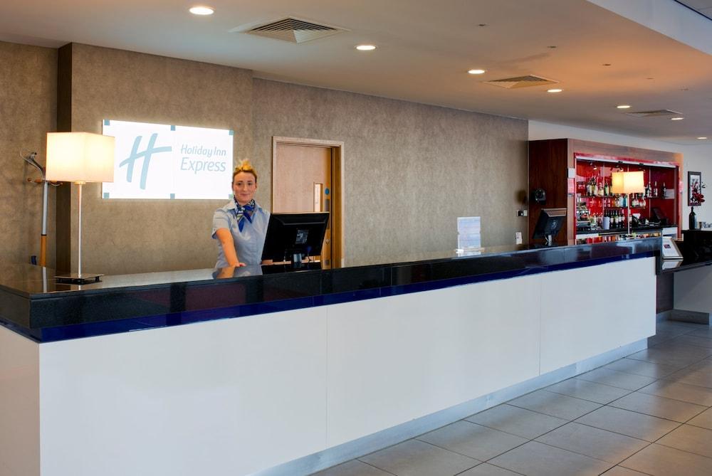 HOLIDAY INN EXPRESS ROTHERHAM - NORTH — 3