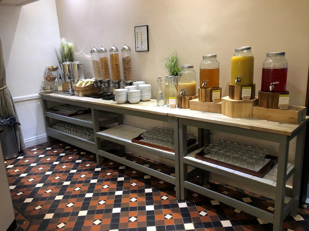DoubleTree by Hilton Swindon — 3