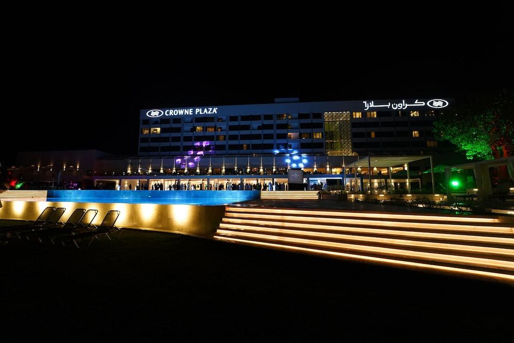 Crowne Plaza Muscat — 2