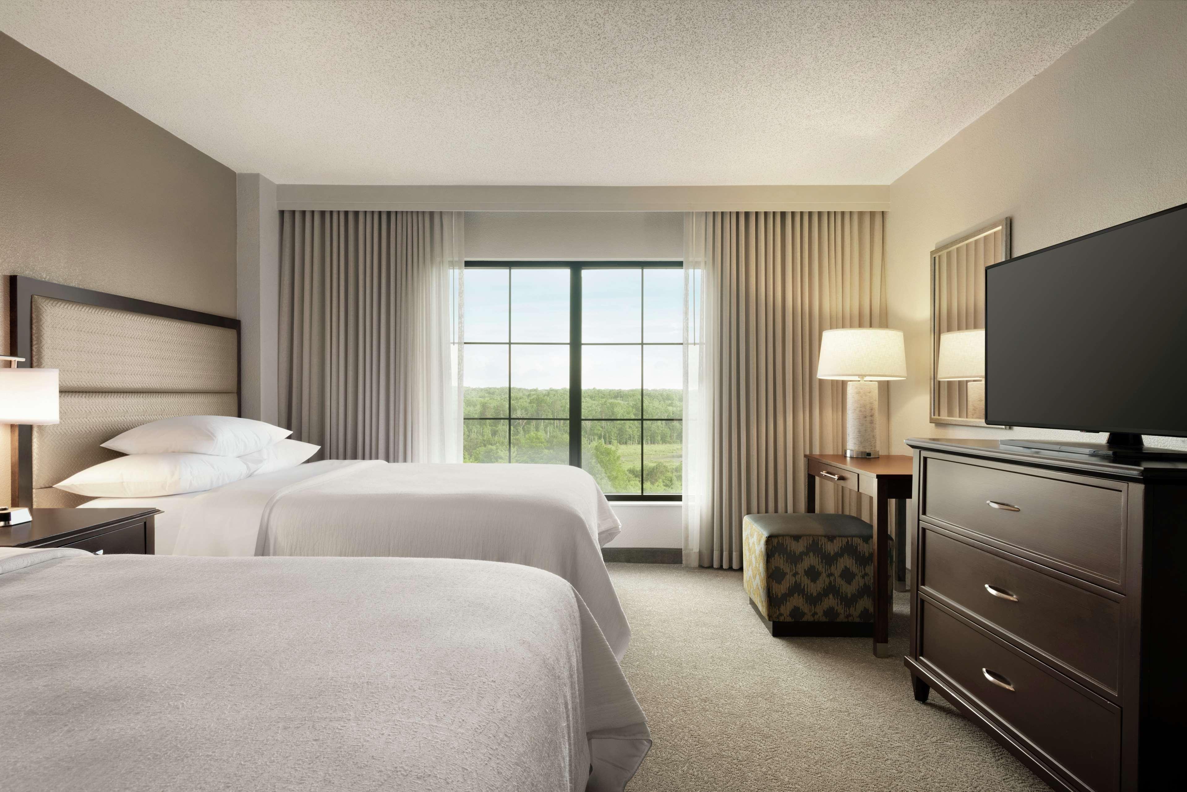 Embassy Suites By Hilton Atlanta Alpharetta — 8